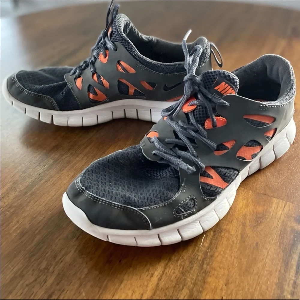 Nike Free Run 2 Sneakers Tennis Shoes Youth Size 7 Orange Gray